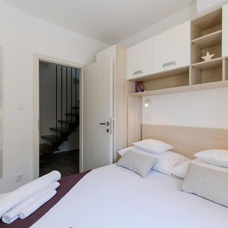 Deluxe Apartment Dobrila Kastela Exterior photo