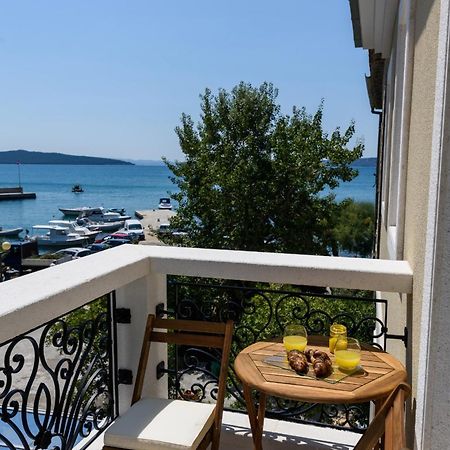 Deluxe Apartment Dobrila Kastela Exterior photo