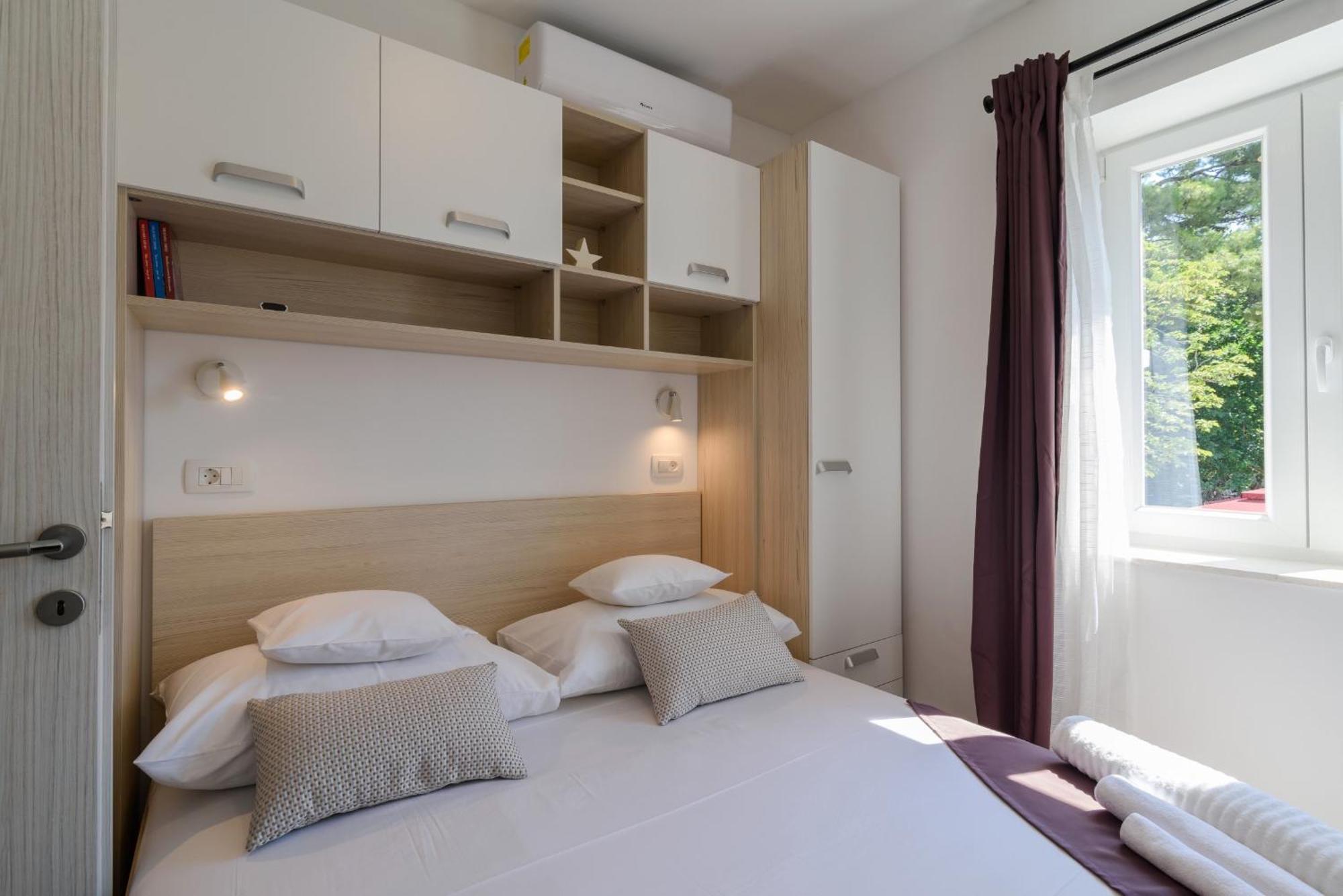 Deluxe Apartment Dobrila Kastela Exterior photo