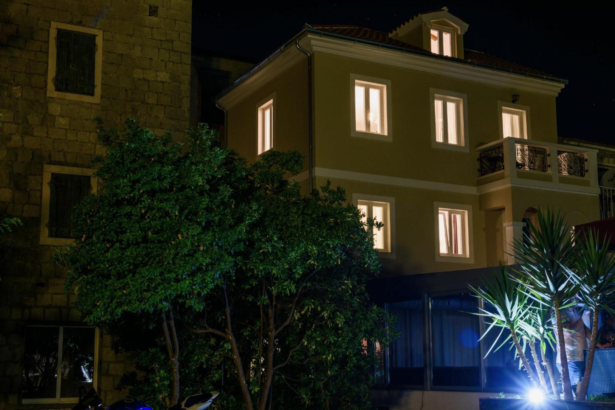 Deluxe Apartment Dobrila Kastela Exterior photo