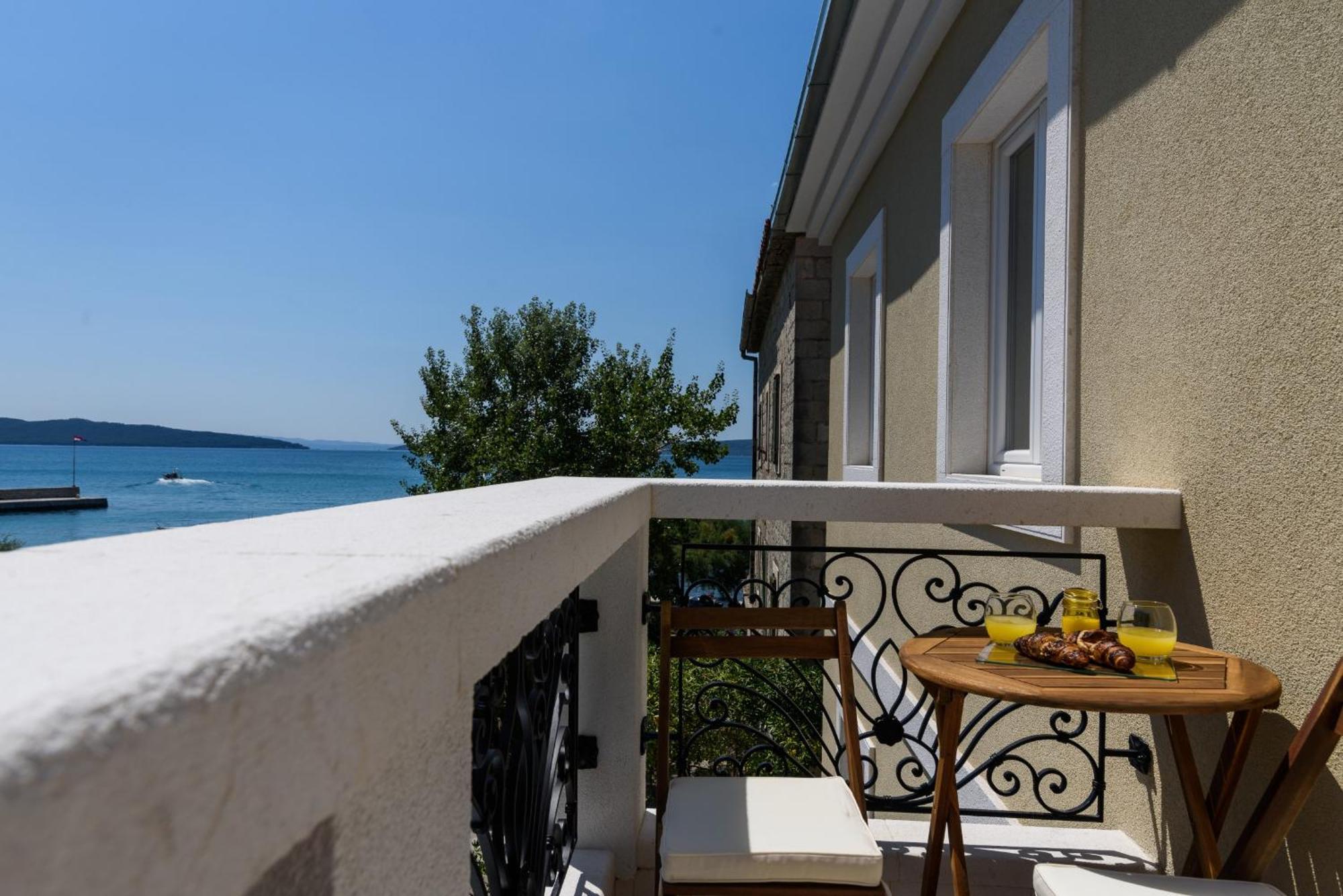 Deluxe Apartment Dobrila Kastela Exterior photo
