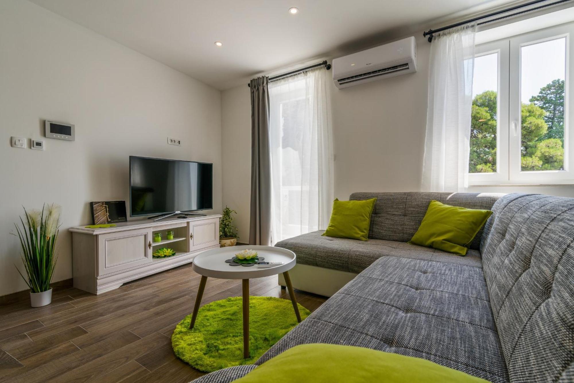 Deluxe Apartment Dobrila Kastela Exterior photo